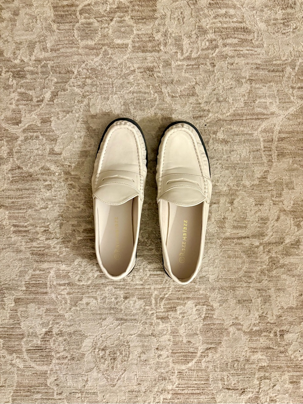WHITE LOAFERS ☁️🦢